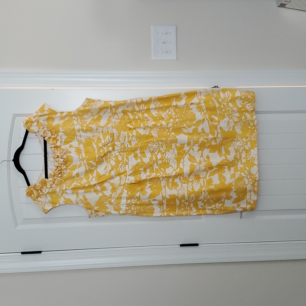 Retro sleeveless yellow floral dress 20w plus